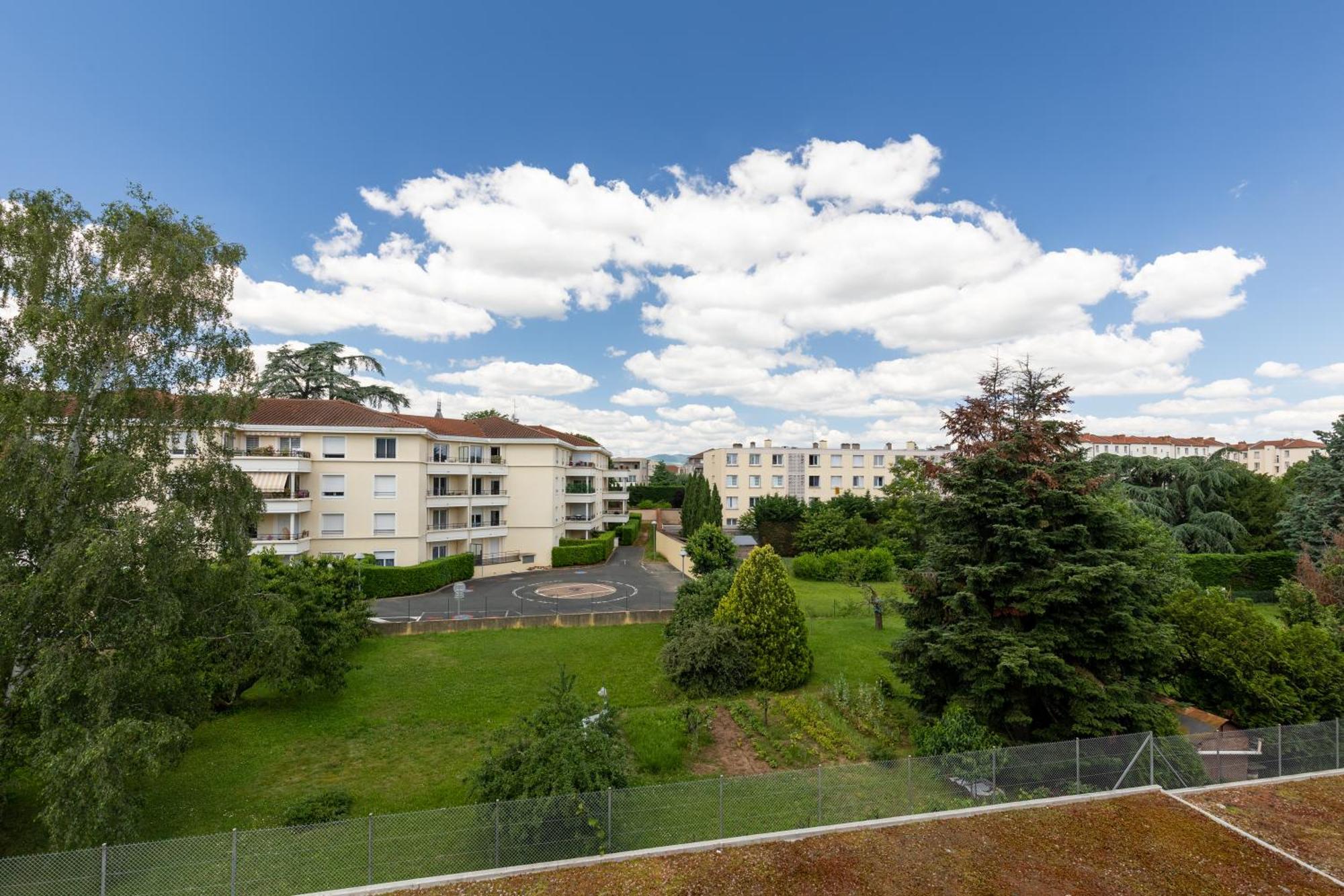 Apartamento Proche Autoroute Et Parking Villefranche-sur-Saône Exterior foto